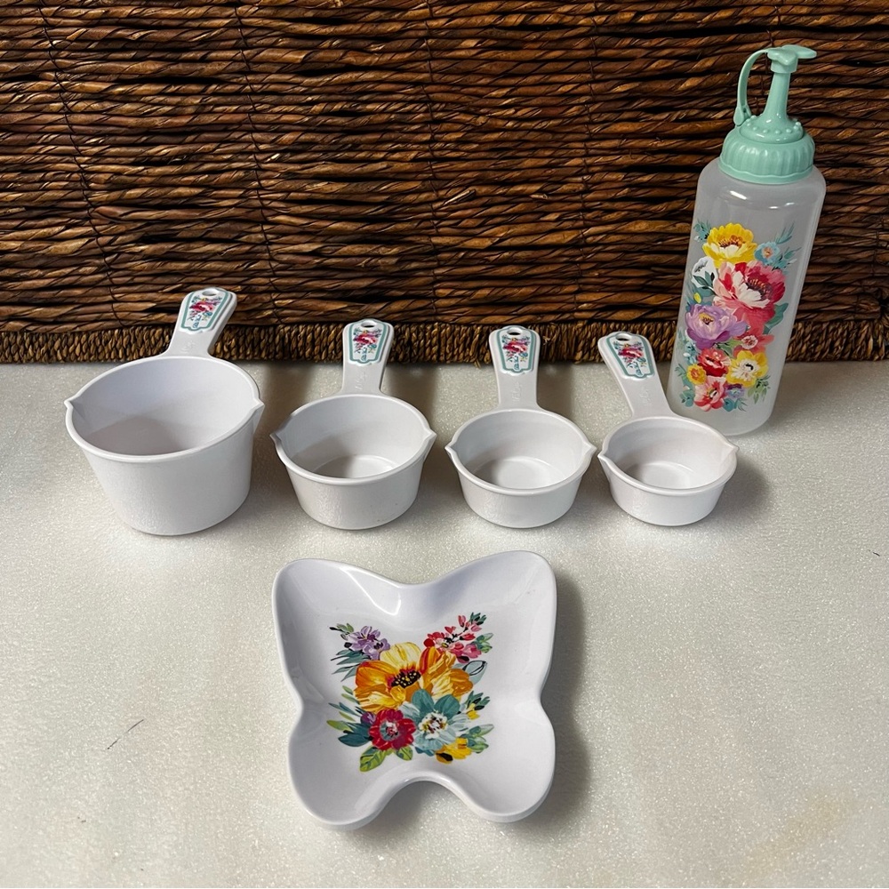 Pioneer Woman Spring Bouquet Set: Measuring Cups, Spoon Rest, Squeeze Bottle